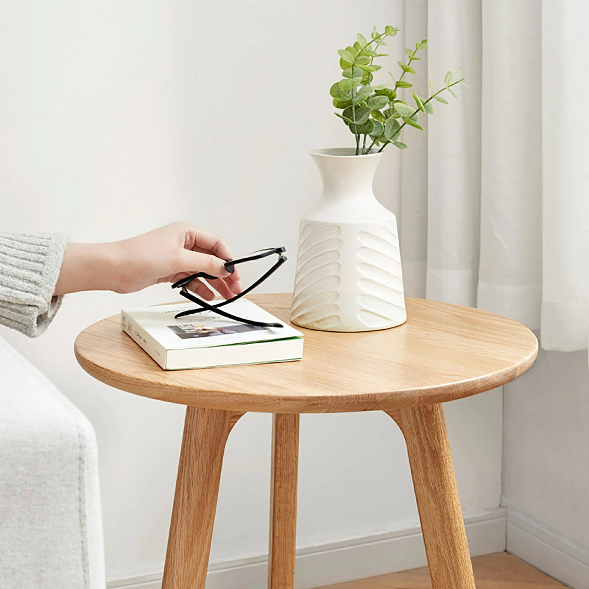 100% Solid Oak Round End Table – Multi-Use Side & Night Stand